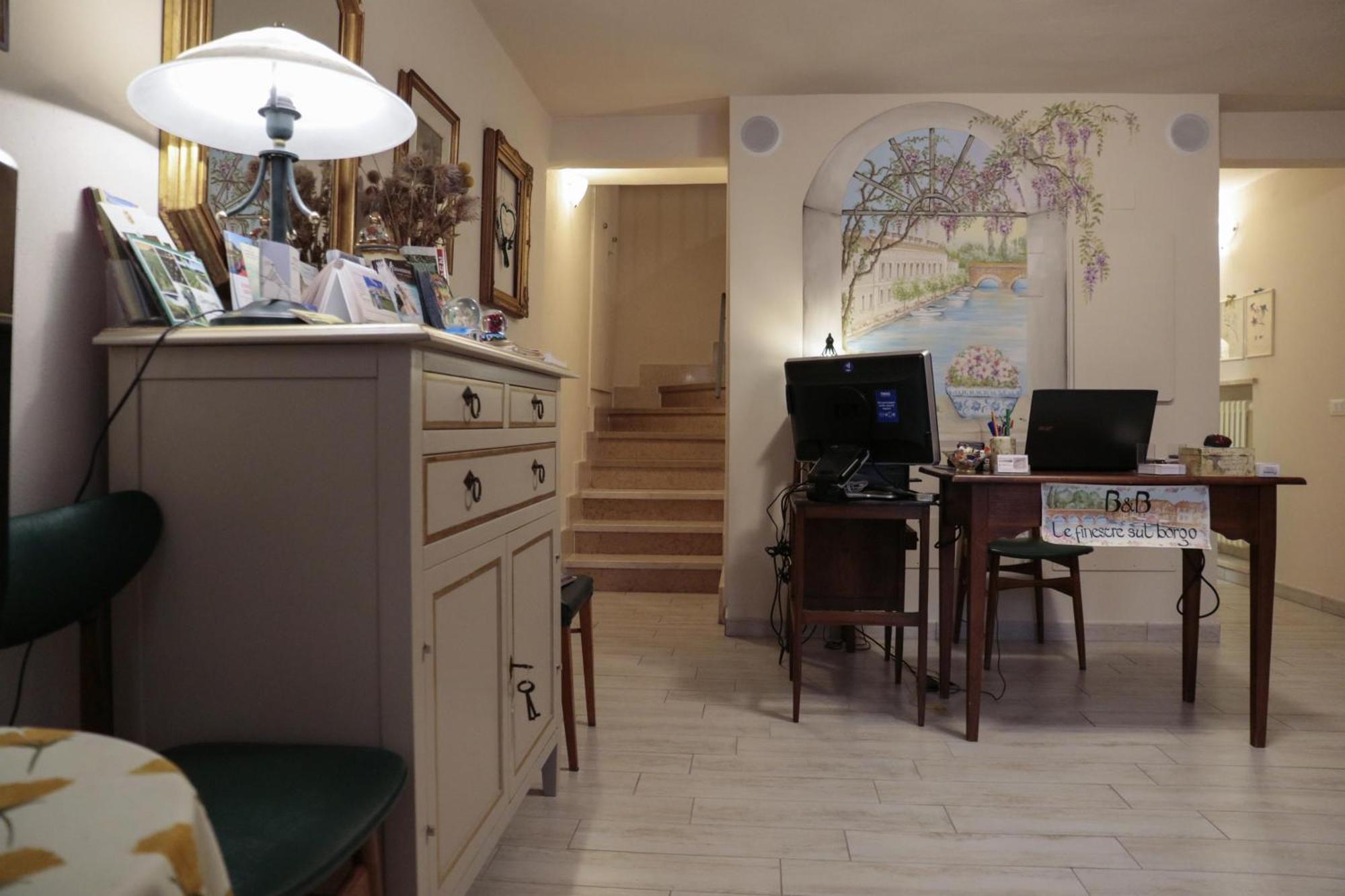 Le Finestre Sul Borgo Rooms Peschiera del Garda Buitenkant foto