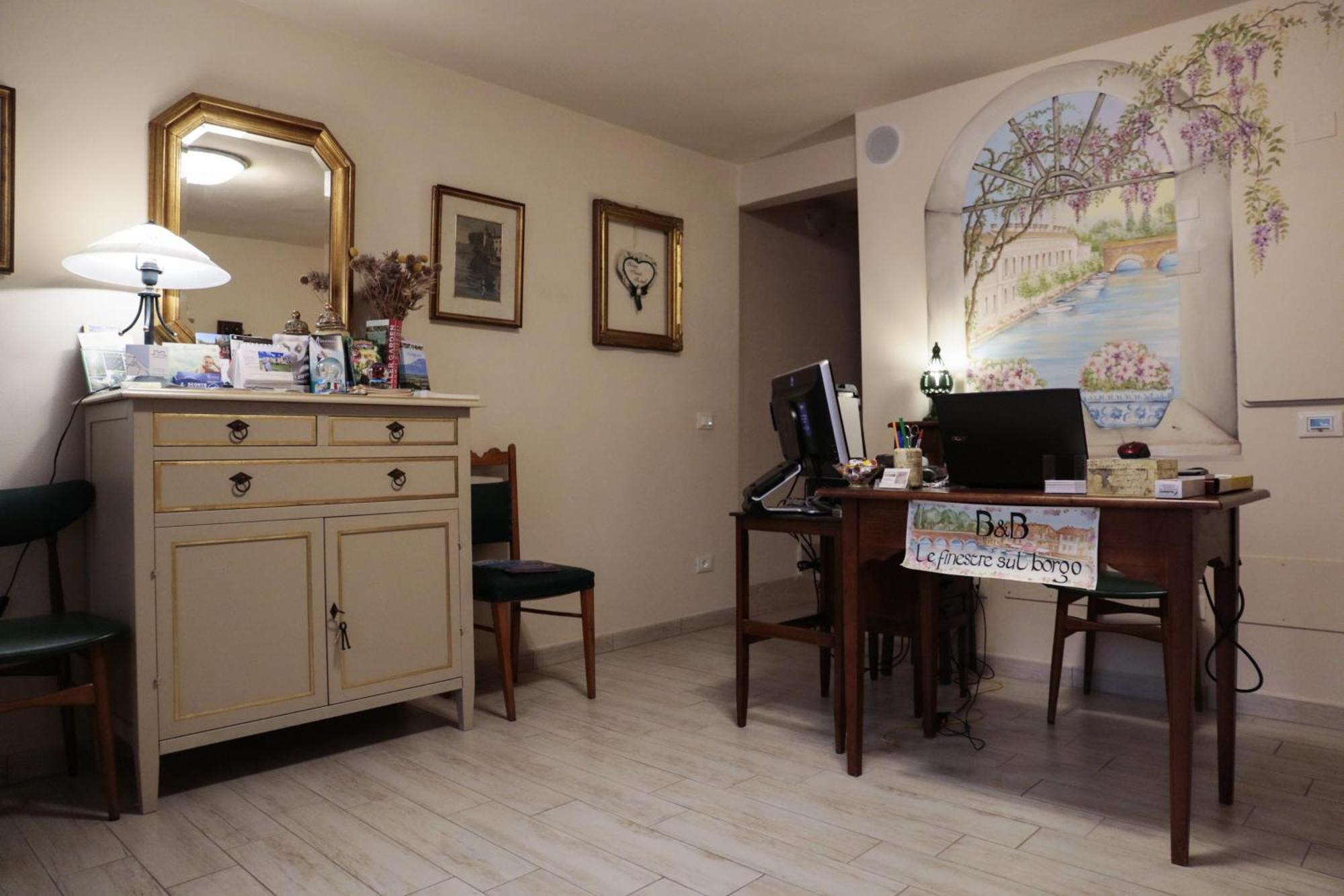 Le Finestre Sul Borgo Rooms Peschiera del Garda Buitenkant foto