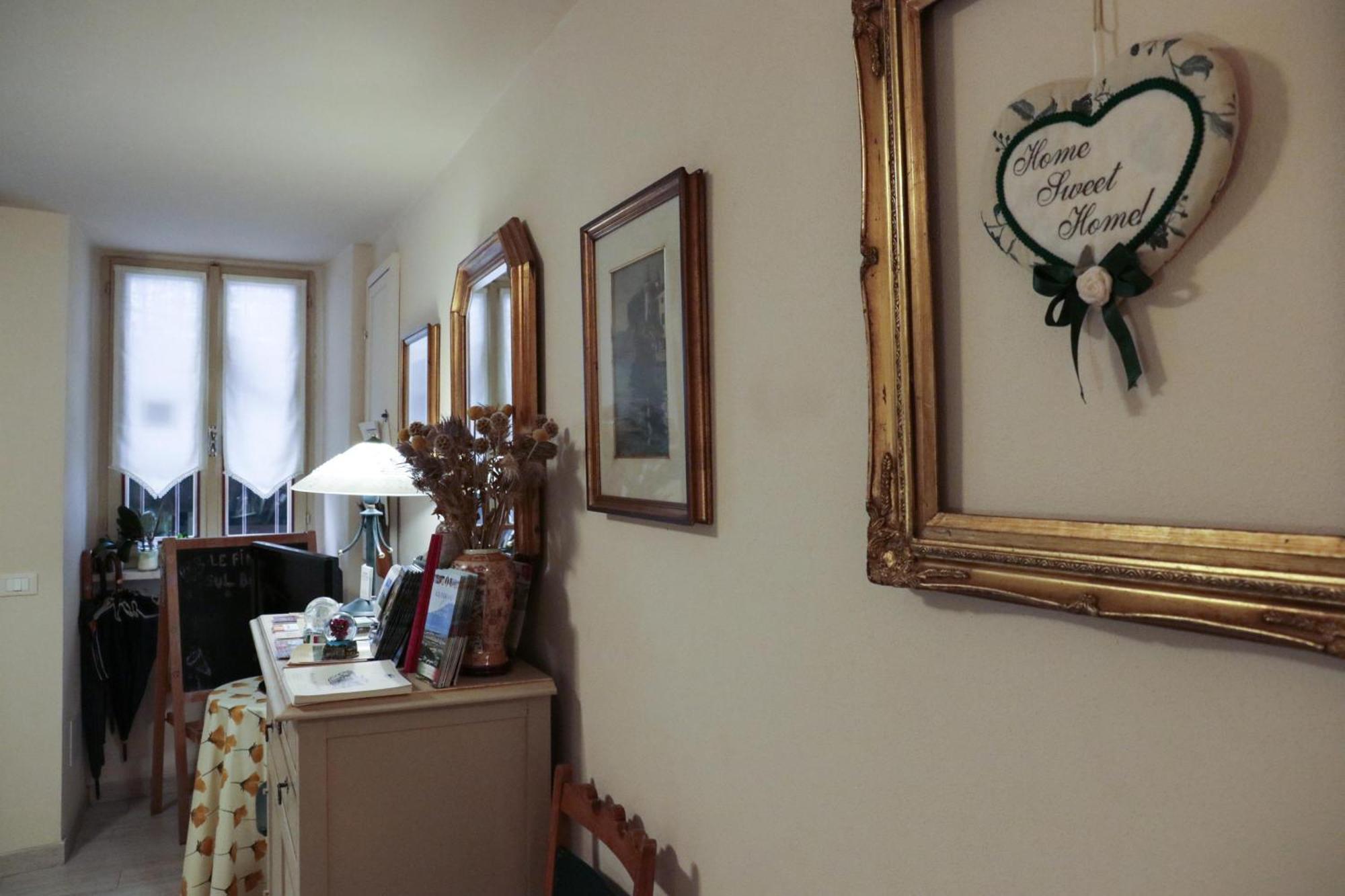 Le Finestre Sul Borgo Rooms Peschiera del Garda Buitenkant foto