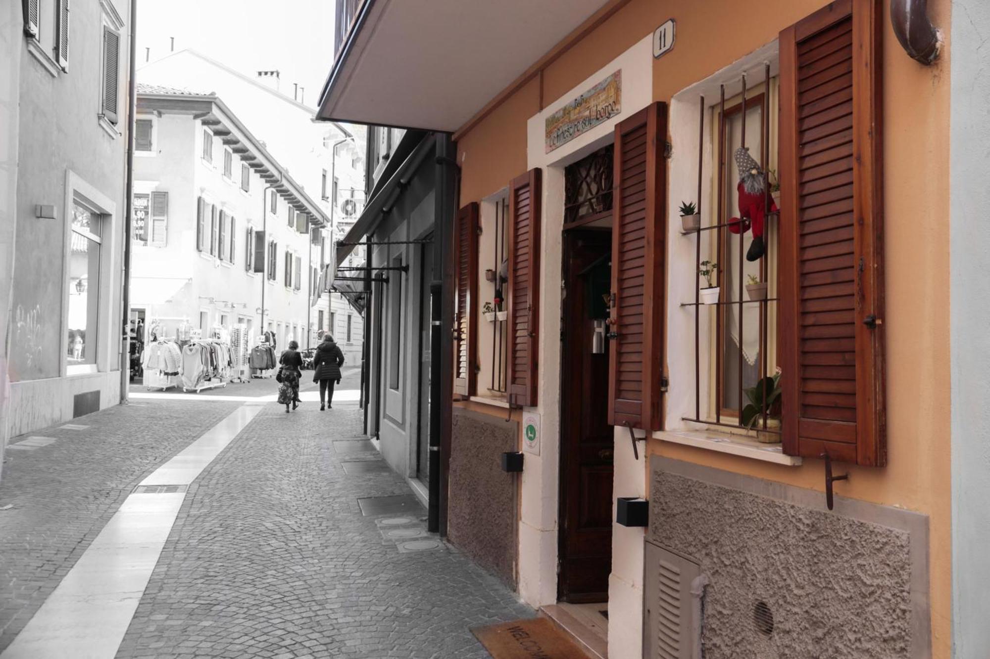Le Finestre Sul Borgo Rooms Peschiera del Garda Buitenkant foto