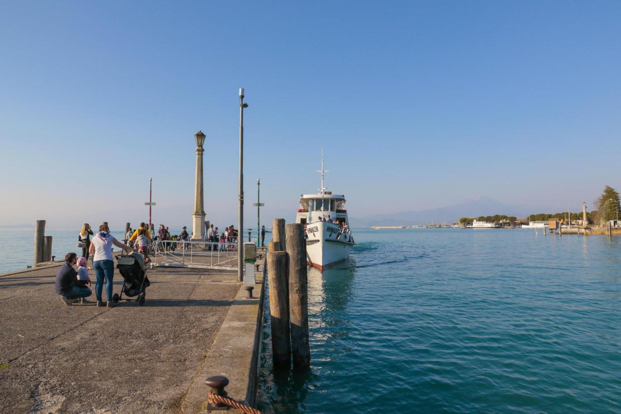 Le Finestre Sul Borgo Rooms Peschiera del Garda Buitenkant foto