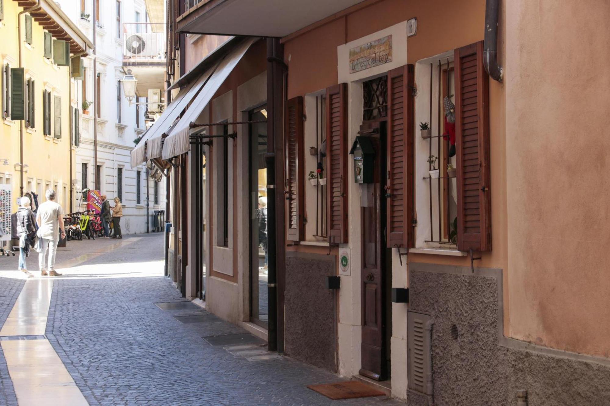 Le Finestre Sul Borgo Rooms Peschiera del Garda Buitenkant foto