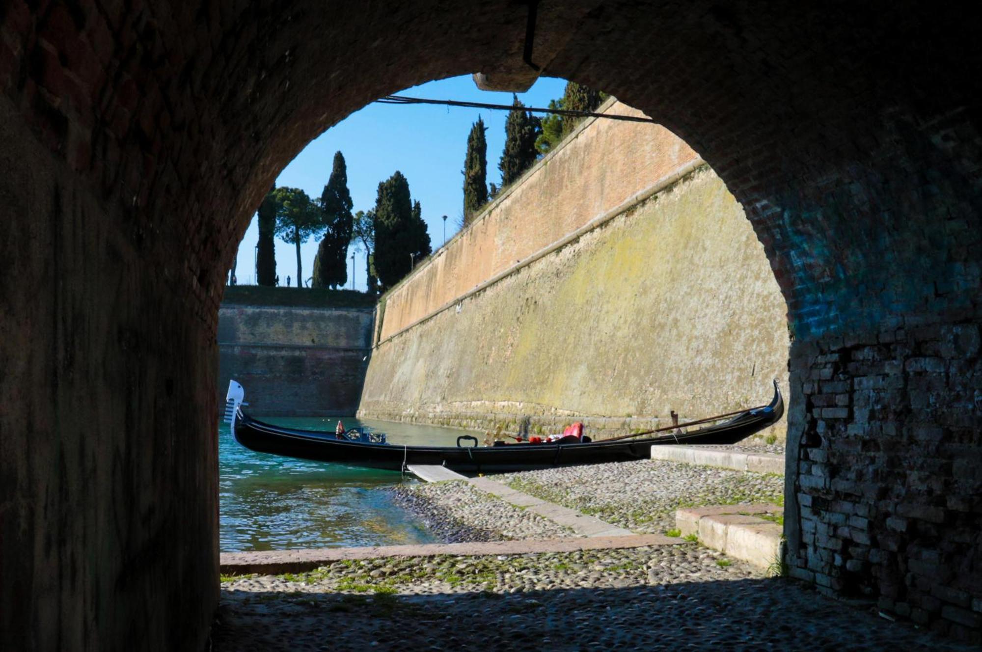Le Finestre Sul Borgo Rooms Peschiera del Garda Buitenkant foto