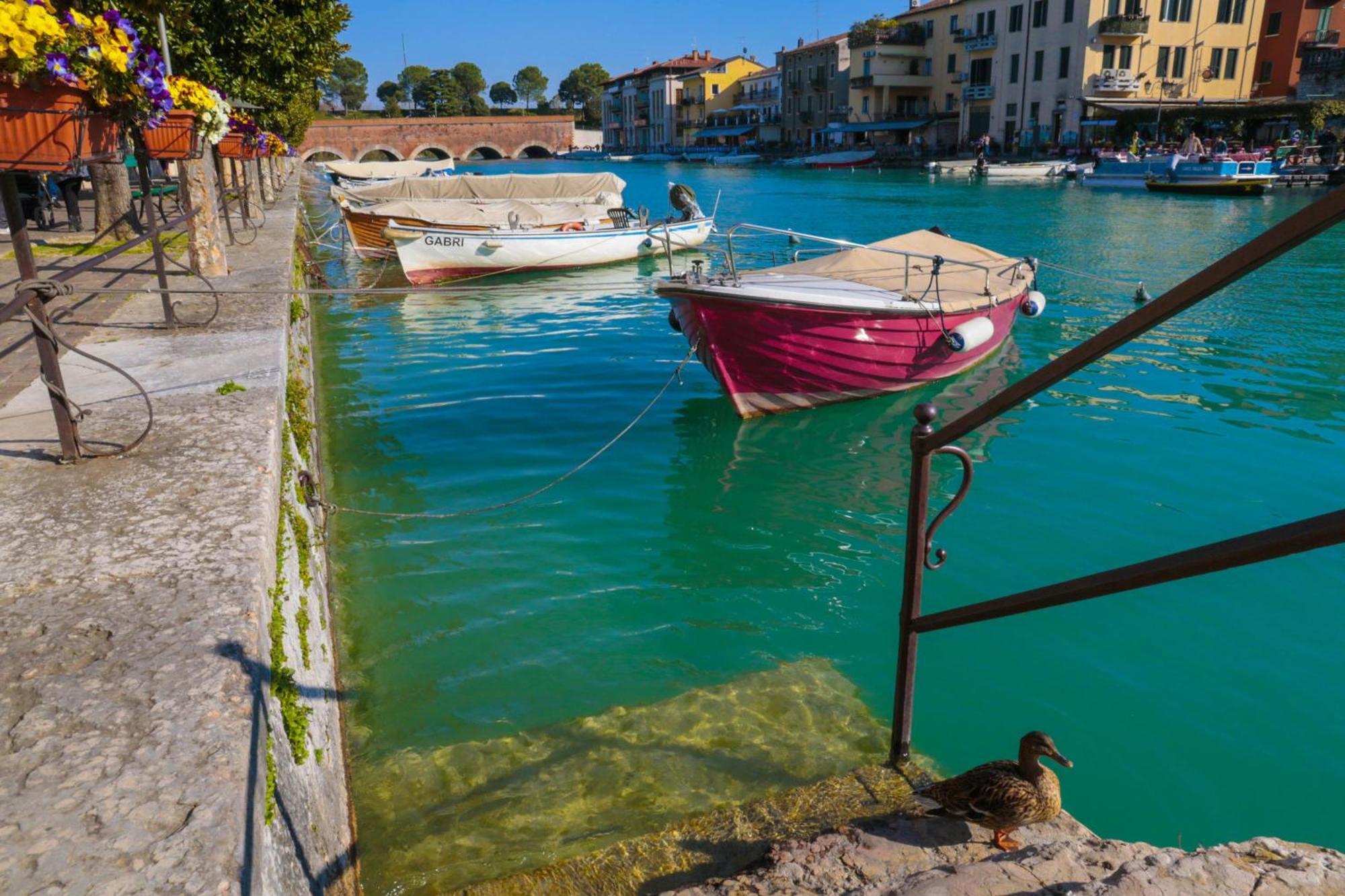 Le Finestre Sul Borgo Rooms Peschiera del Garda Buitenkant foto