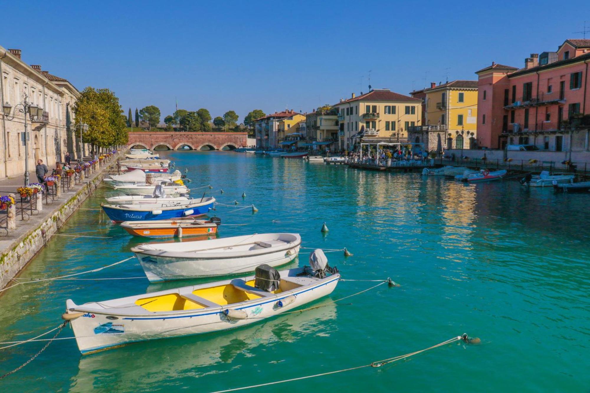 Le Finestre Sul Borgo Rooms Peschiera del Garda Buitenkant foto