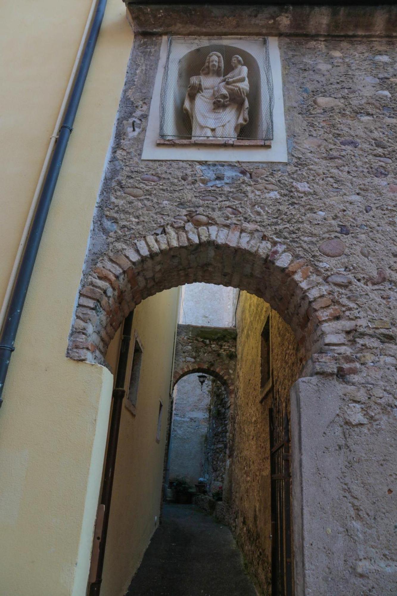 Le Finestre Sul Borgo Rooms Peschiera del Garda Buitenkant foto