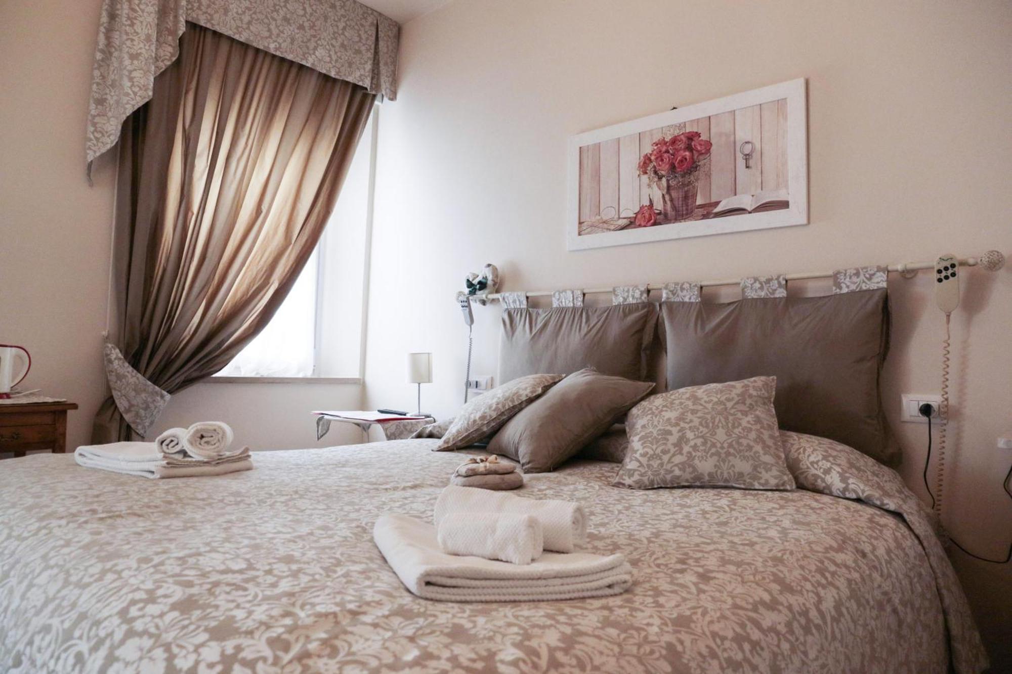 Le Finestre Sul Borgo Rooms Peschiera del Garda Buitenkant foto