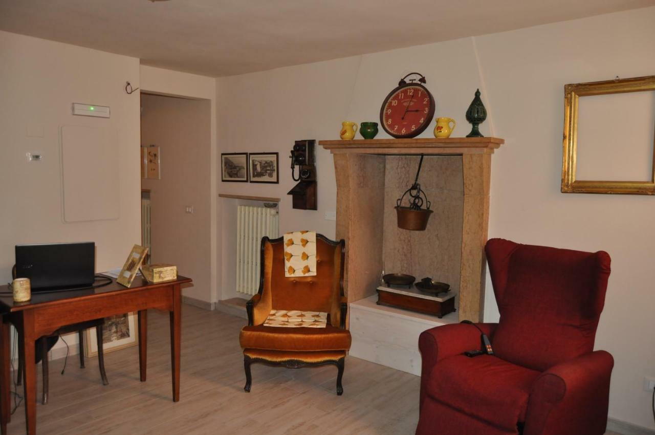 Le Finestre Sul Borgo Rooms Peschiera del Garda Buitenkant foto