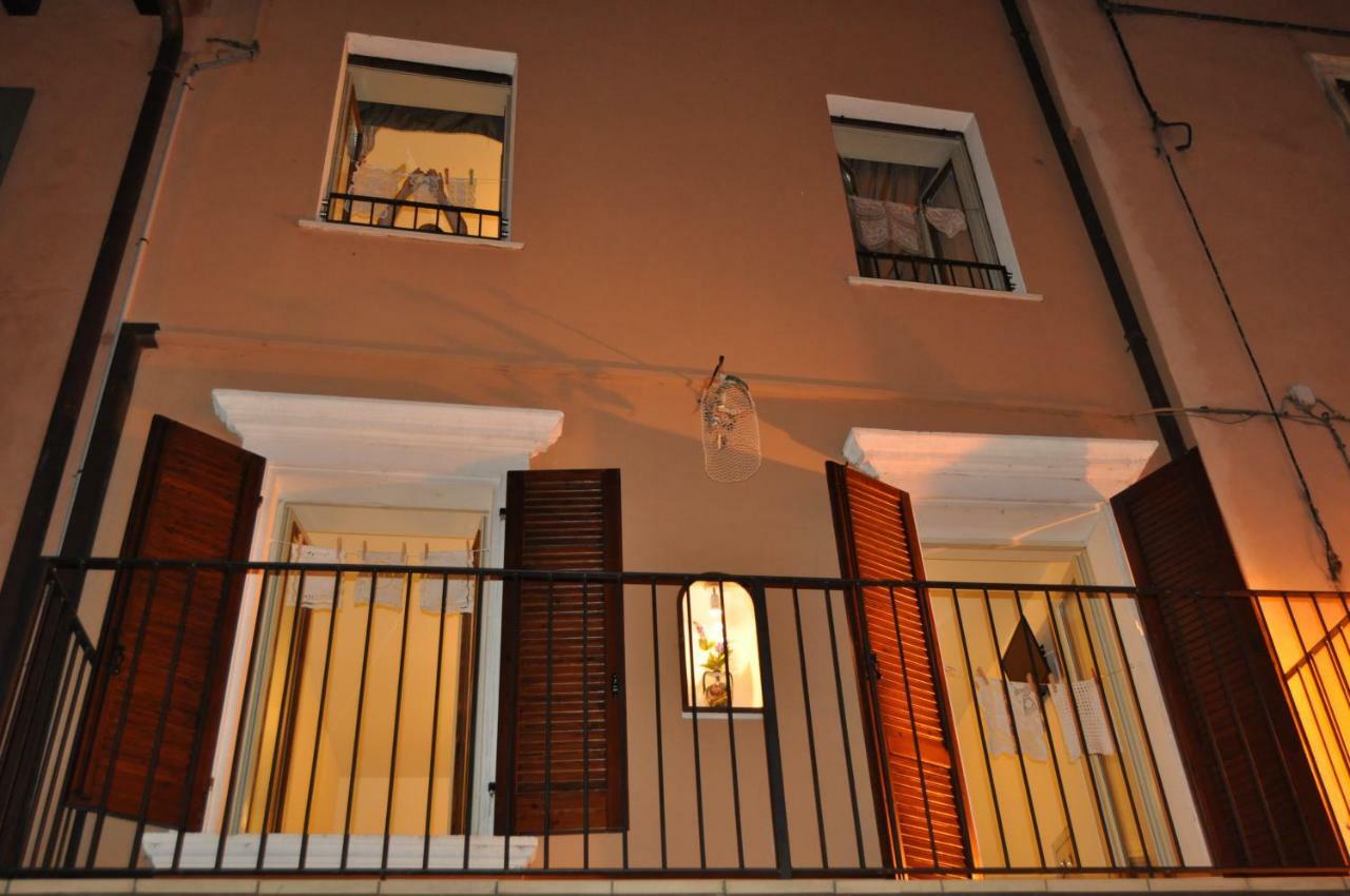 Le Finestre Sul Borgo Rooms Peschiera del Garda Buitenkant foto