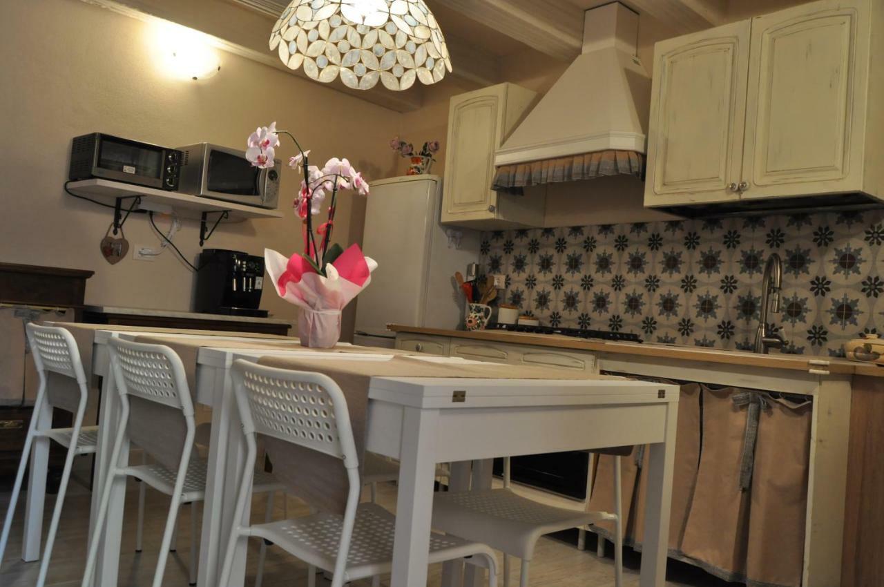 Le Finestre Sul Borgo Rooms Peschiera del Garda Buitenkant foto