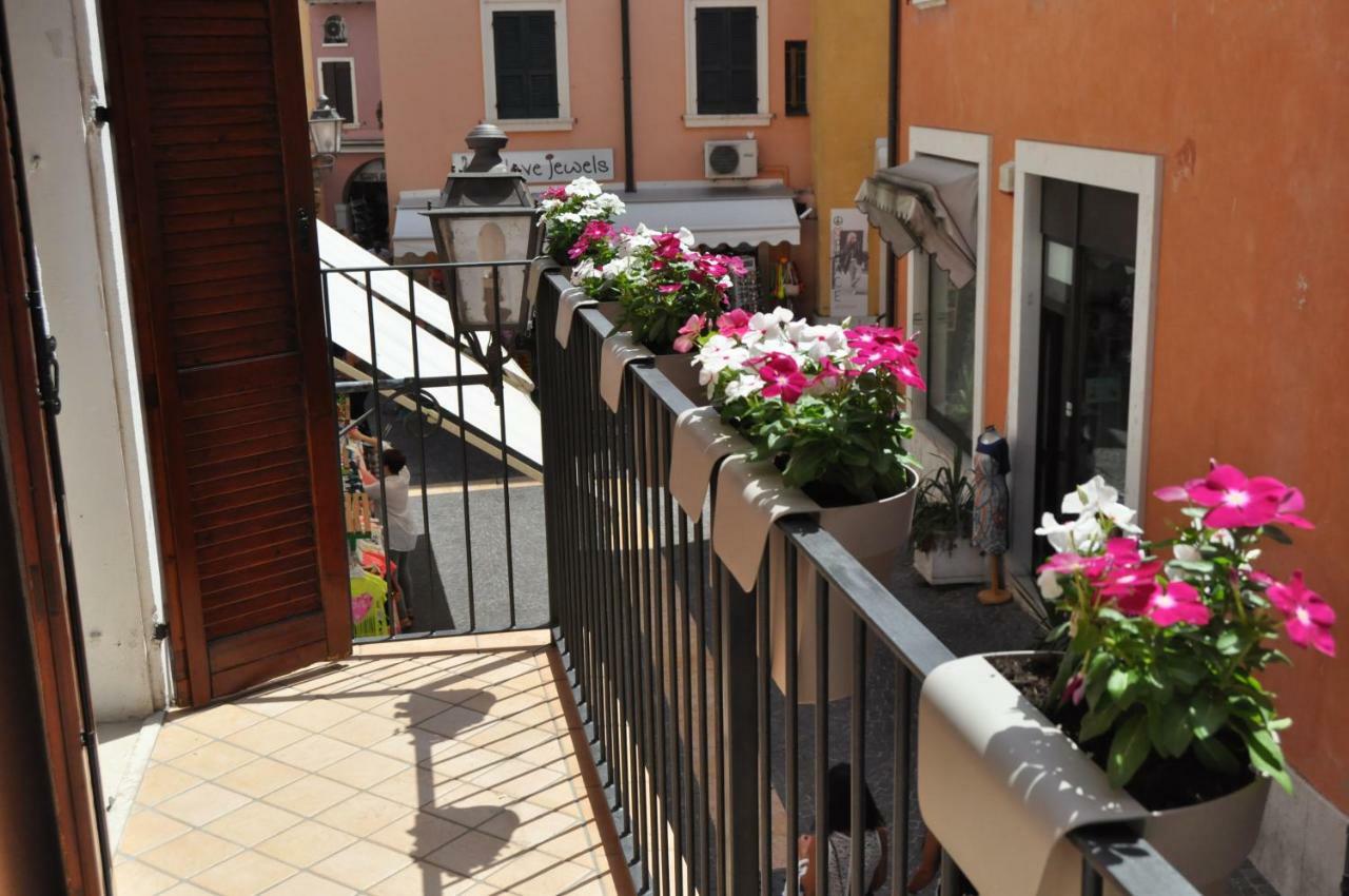 Le Finestre Sul Borgo Rooms Peschiera del Garda Buitenkant foto