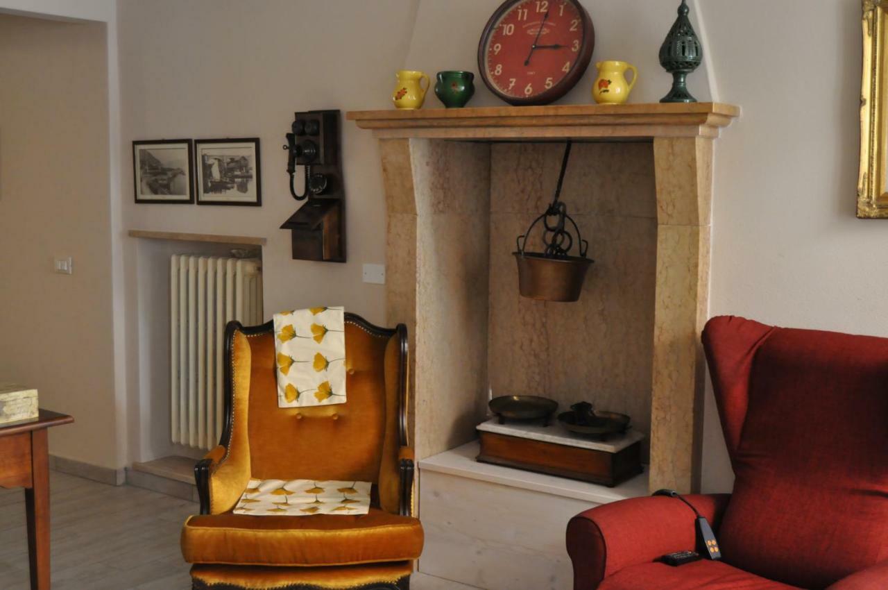 Le Finestre Sul Borgo Rooms Peschiera del Garda Buitenkant foto