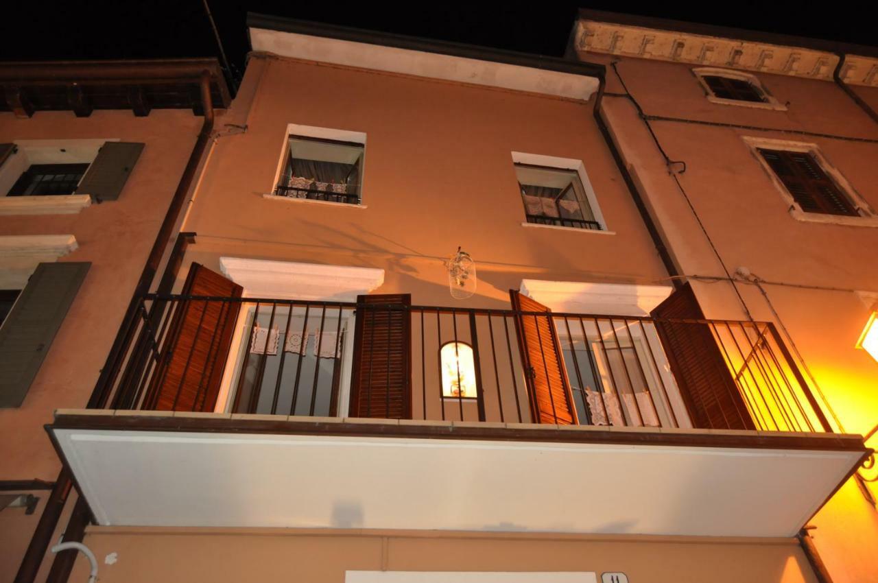 Le Finestre Sul Borgo Rooms Peschiera del Garda Buitenkant foto