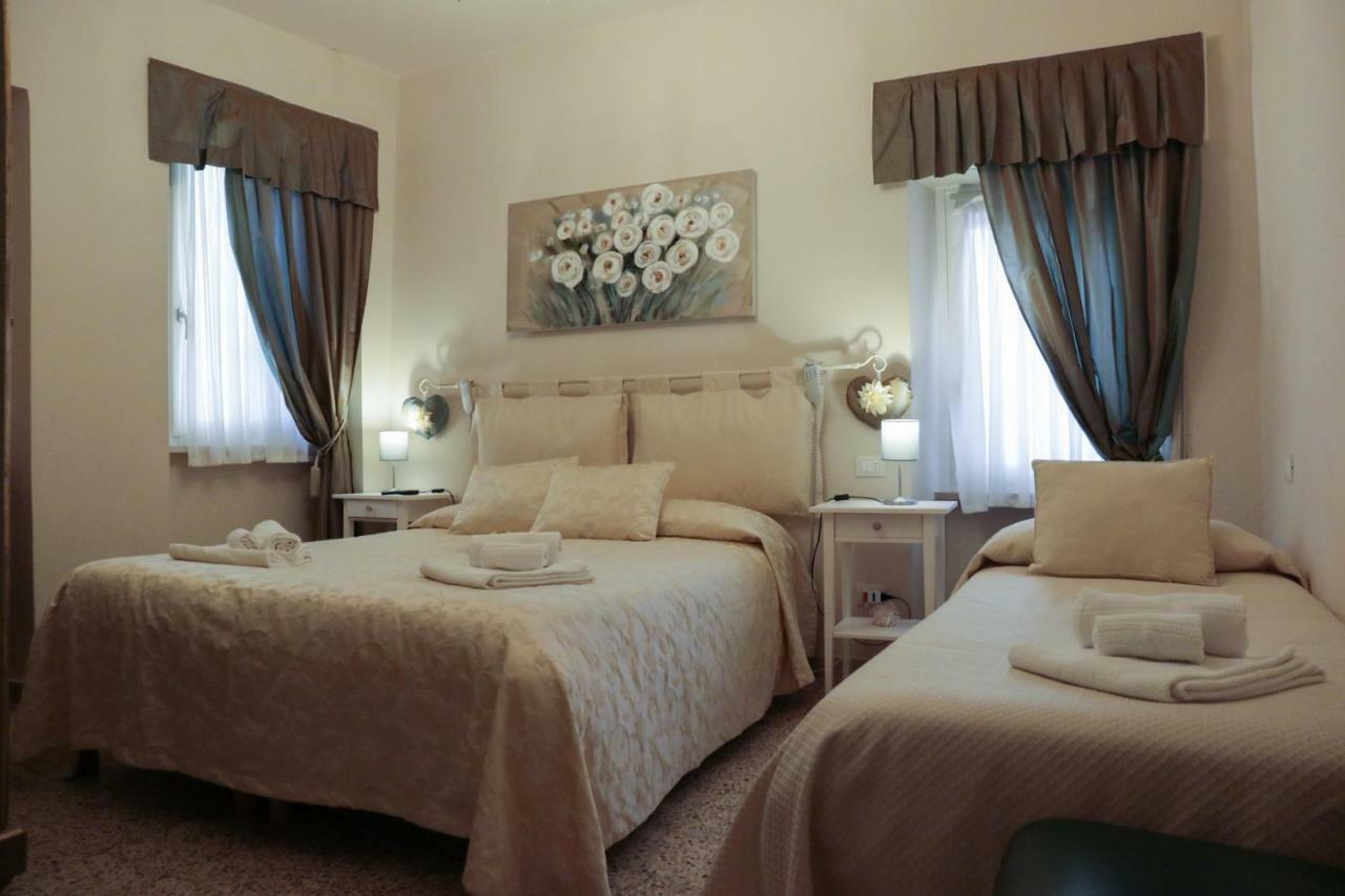 Le Finestre Sul Borgo Rooms Peschiera del Garda Buitenkant foto