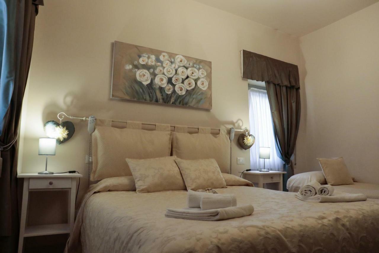 Le Finestre Sul Borgo Rooms Peschiera del Garda Buitenkant foto