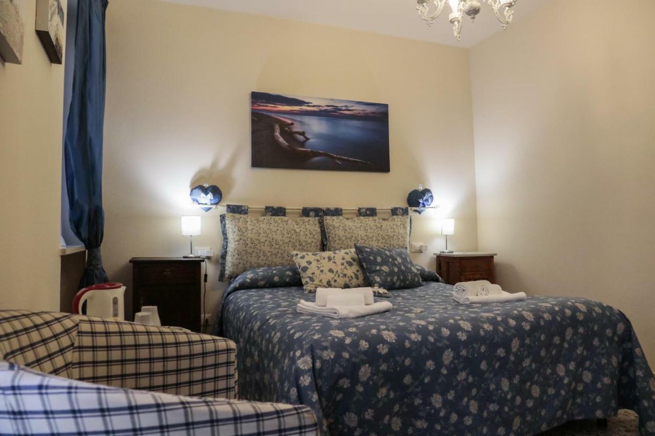 Le Finestre Sul Borgo Rooms Peschiera del Garda Buitenkant foto