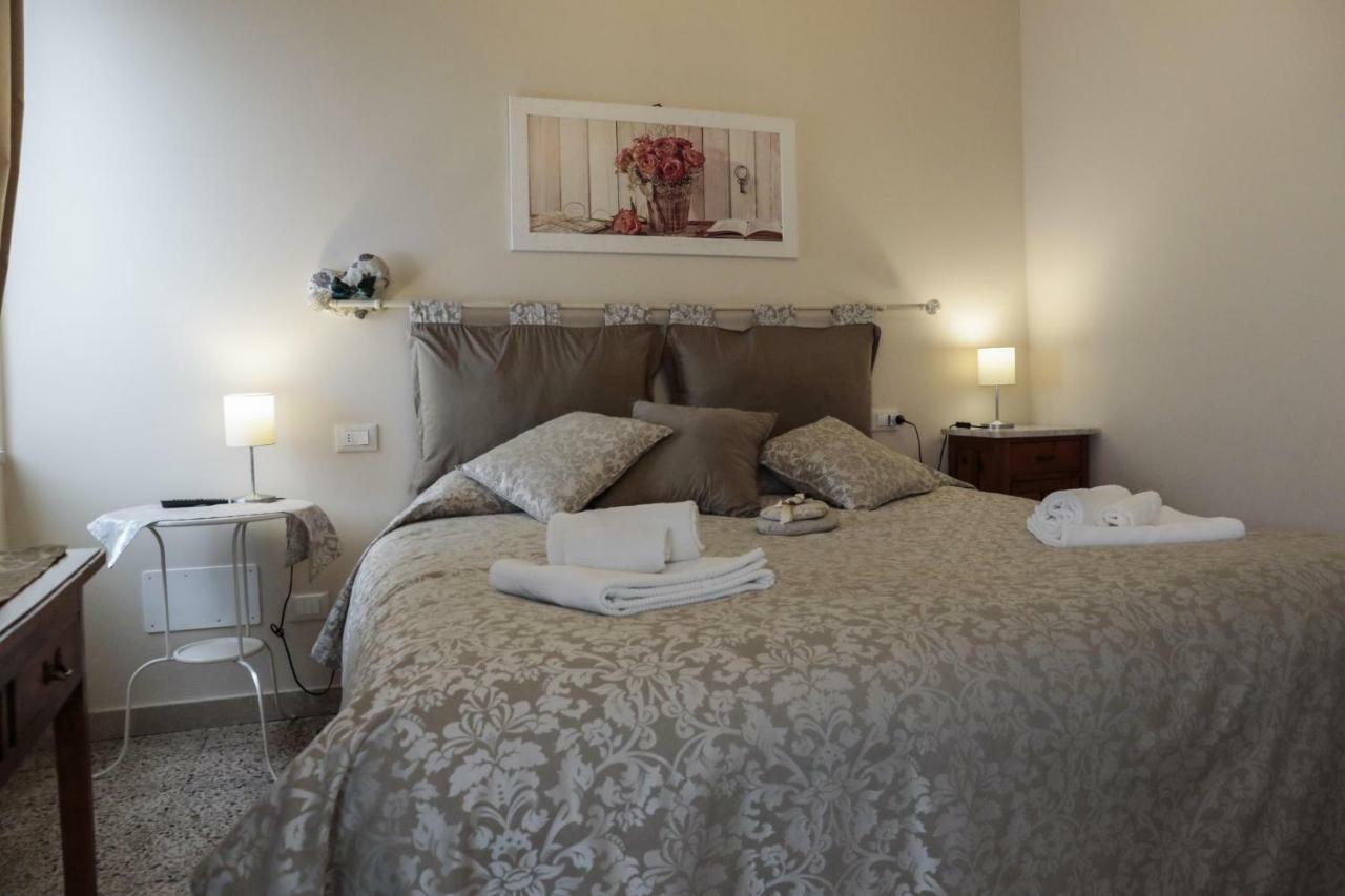 Le Finestre Sul Borgo Rooms Peschiera del Garda Buitenkant foto