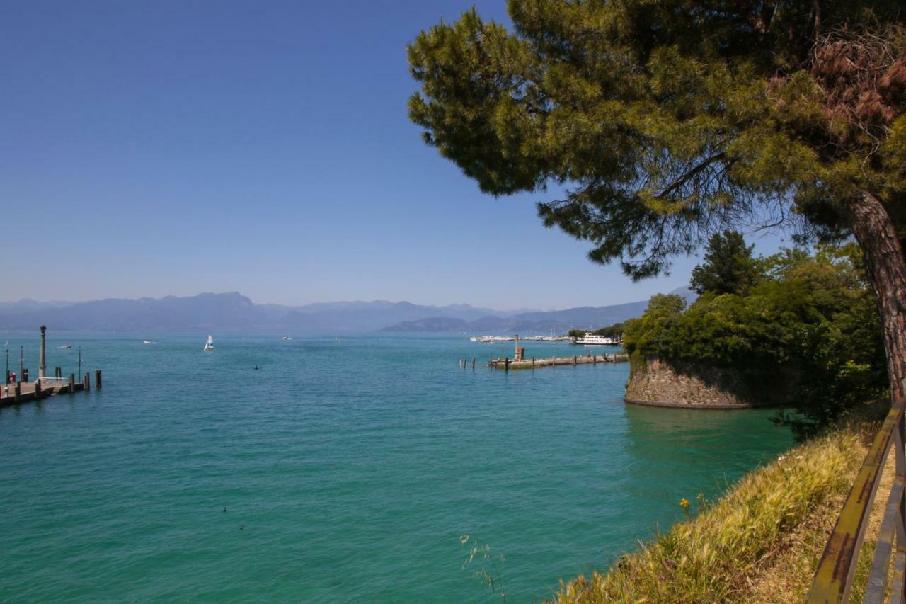 Le Finestre Sul Borgo Rooms Peschiera del Garda Buitenkant foto