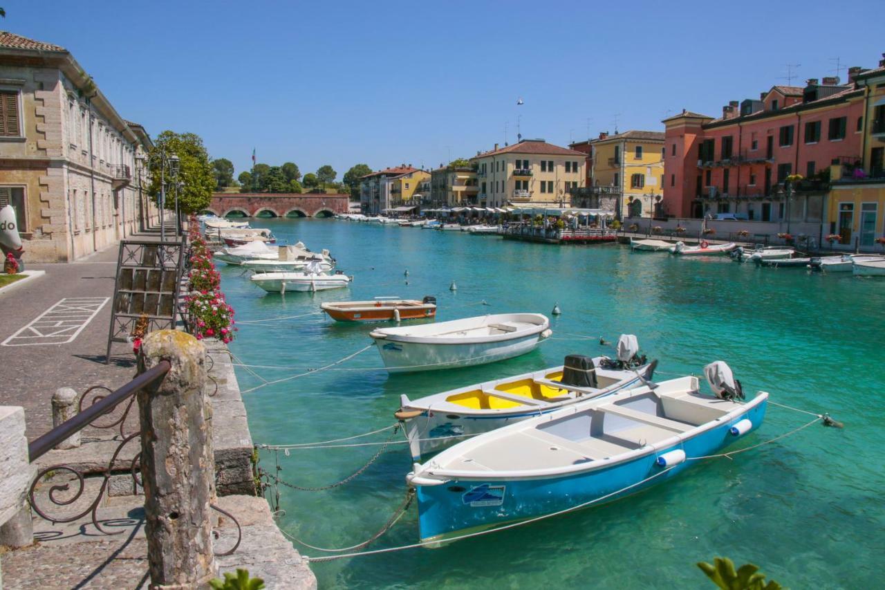 Le Finestre Sul Borgo Rooms Peschiera del Garda Buitenkant foto