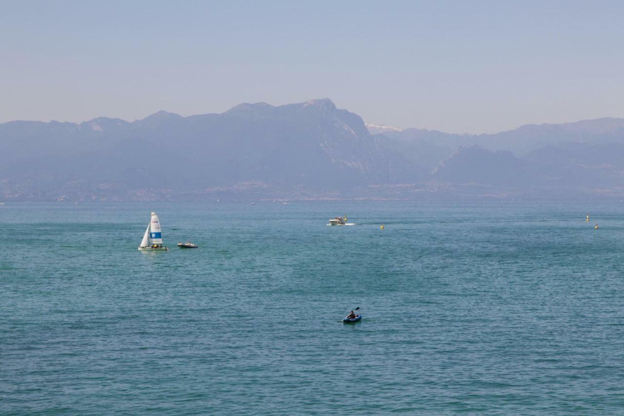 Le Finestre Sul Borgo Rooms Peschiera del Garda Buitenkant foto
