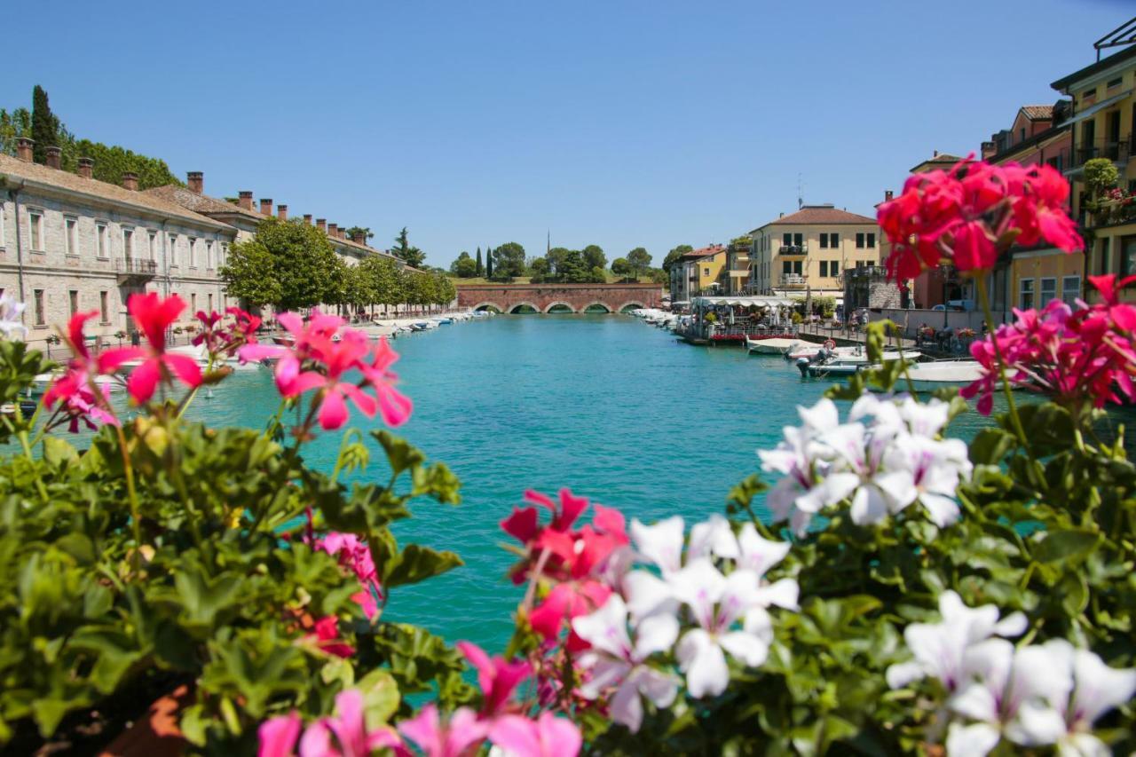 Le Finestre Sul Borgo Rooms Peschiera del Garda Buitenkant foto